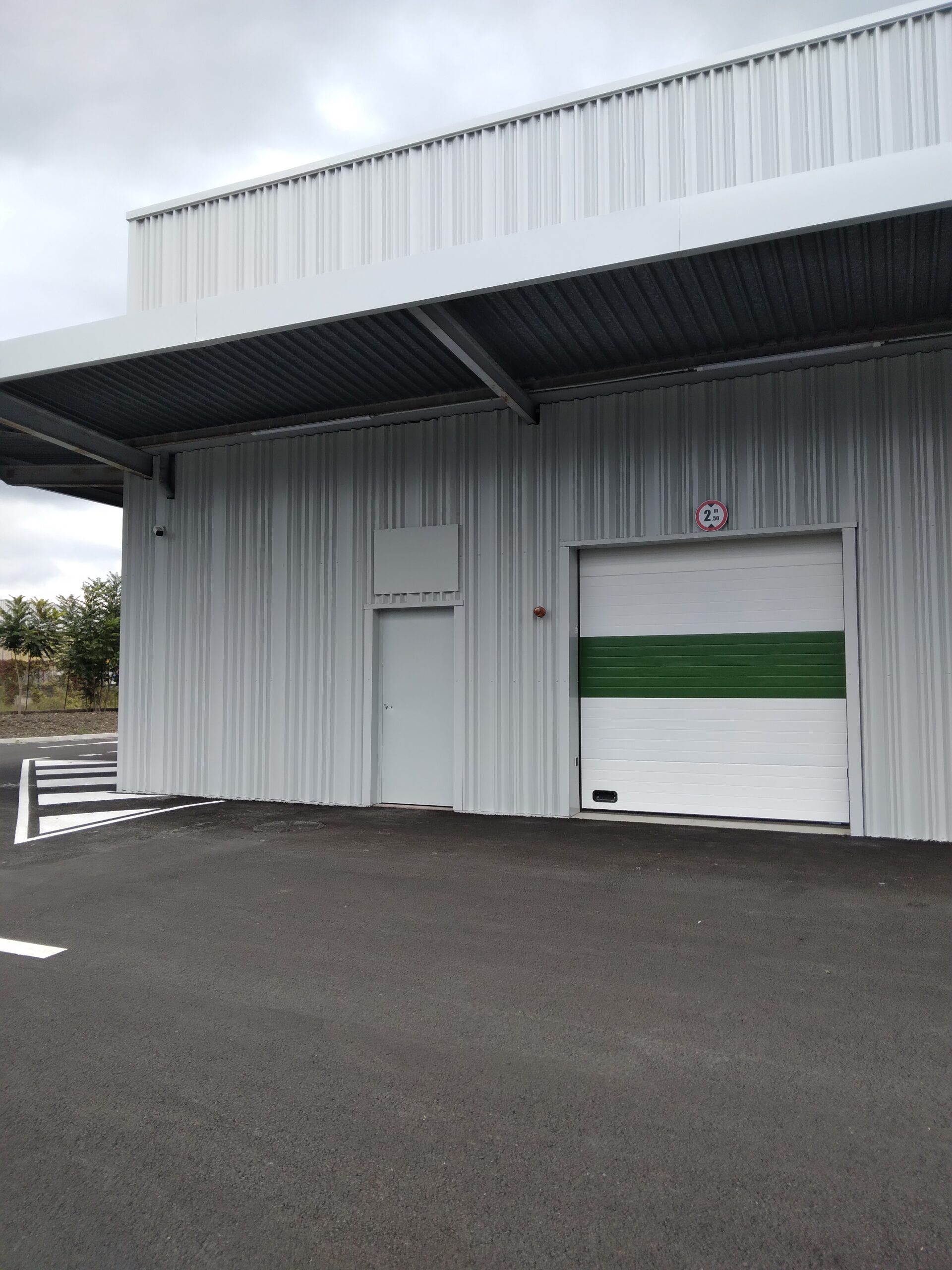 Dépôt 100m²