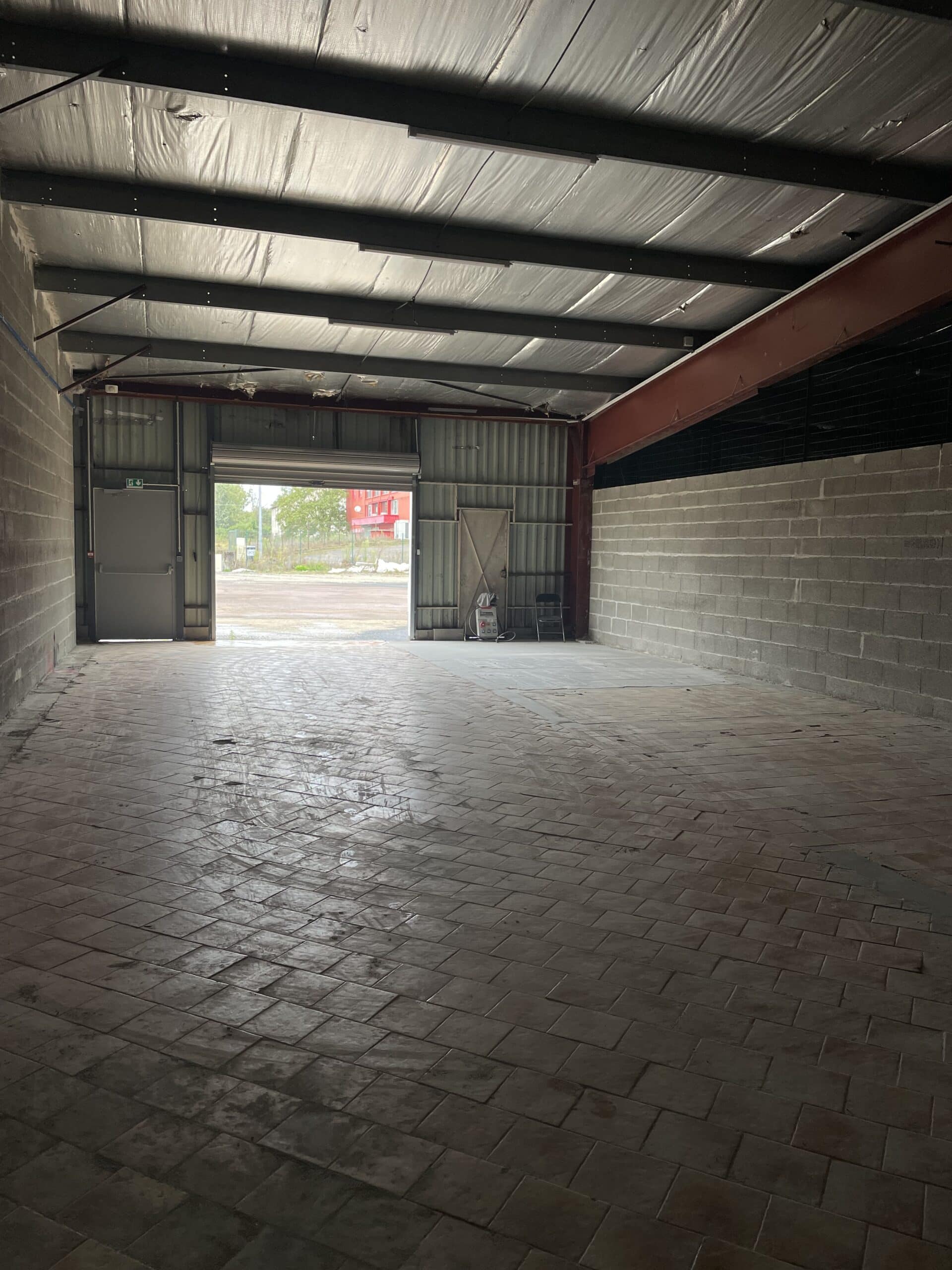 Dépôt 122m²