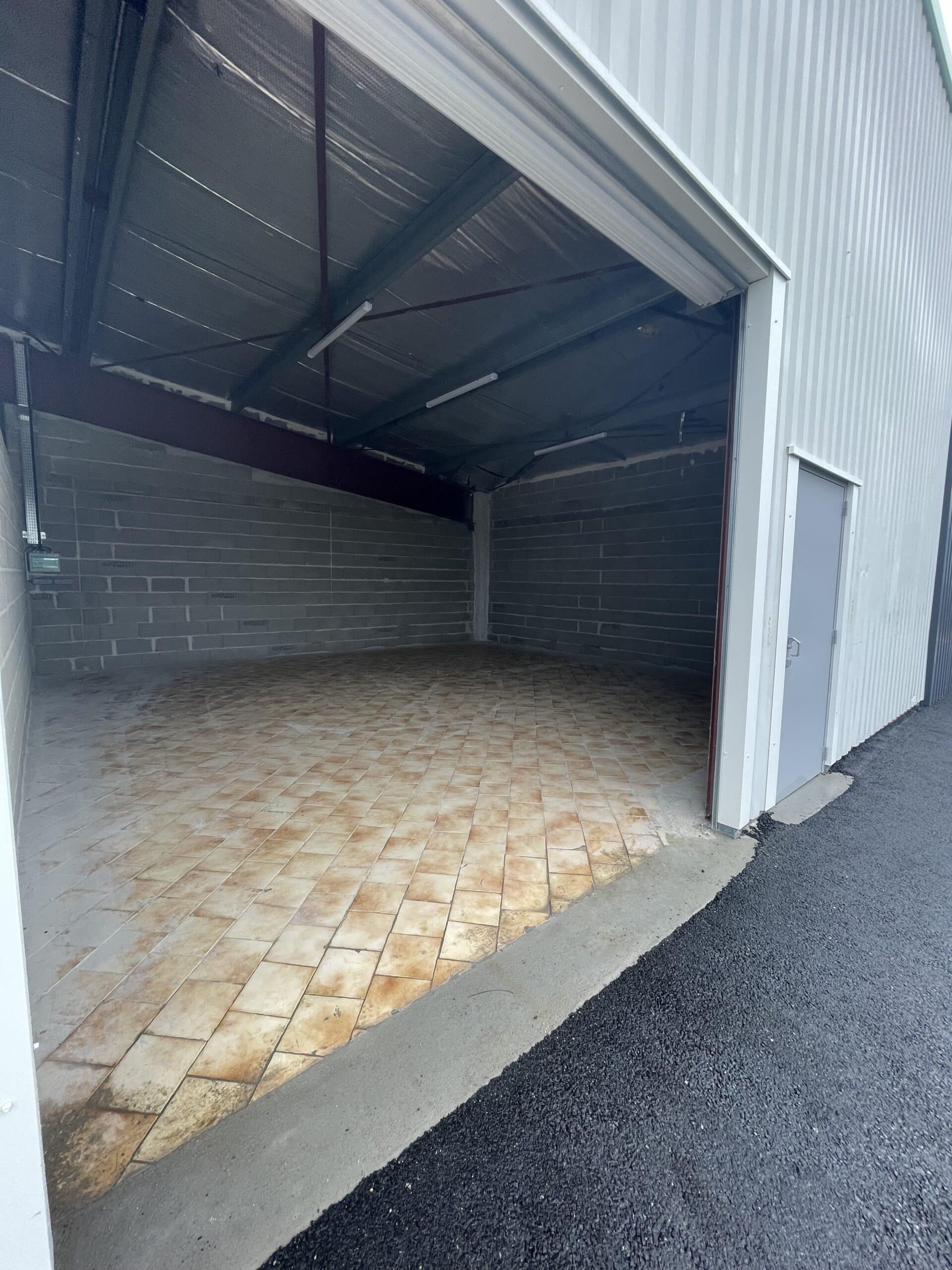 Dépôt 67m²