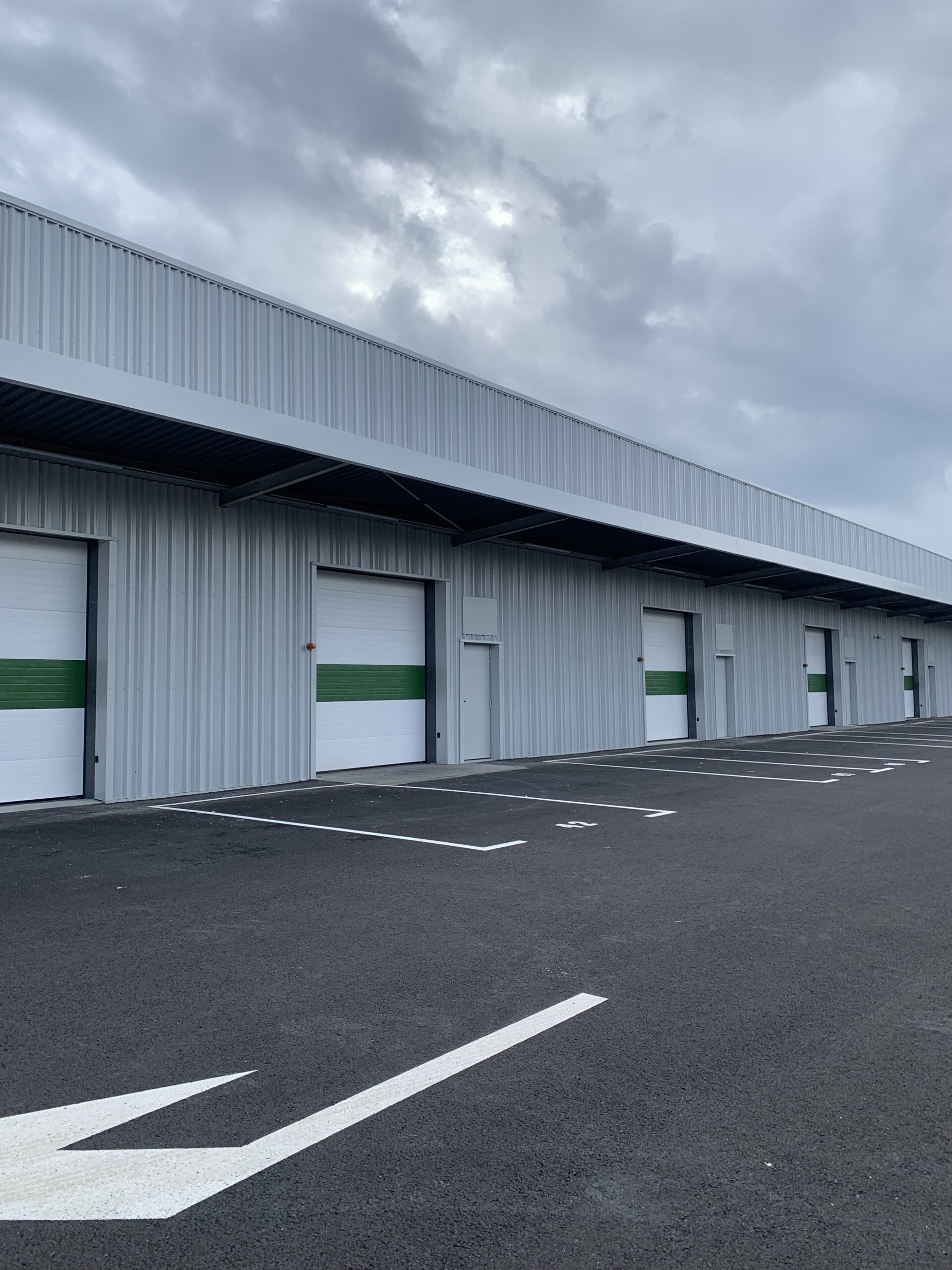 Dépôts 200m²